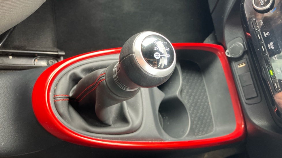 Toyota Aygo X 1.0 VVT-i Edge 5dr Petrol Hatchback - Image 27
