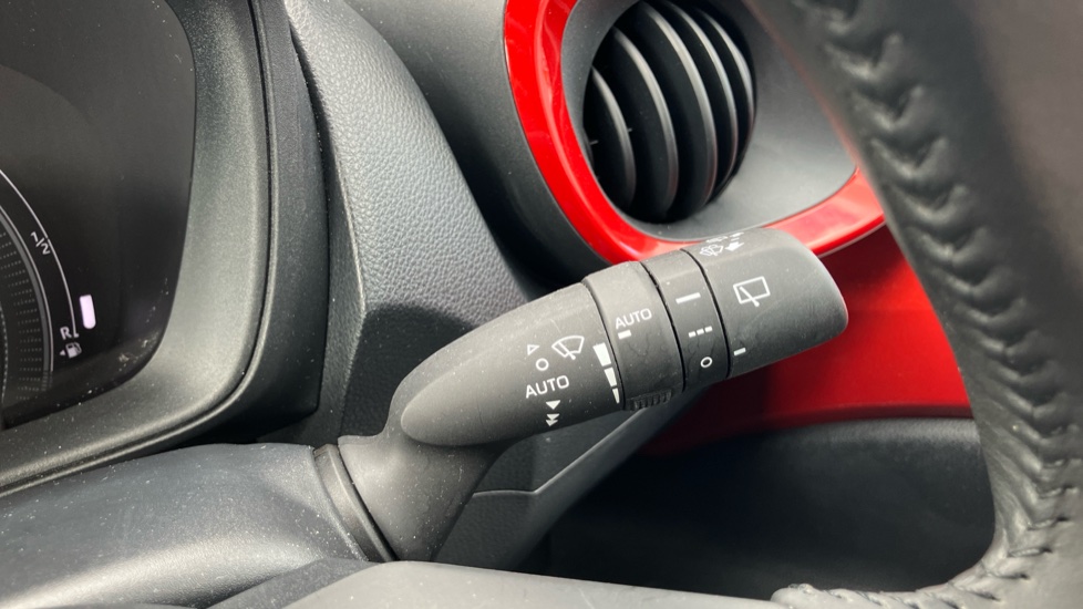 Toyota Aygo X 1.0 VVT-i Edge 5dr Petrol Hatchback - Image 32