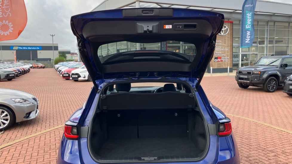 Lexus LBX 1.5 Takumi 5dr E-CVT AWD Hybrid Hatchback - Image 13
