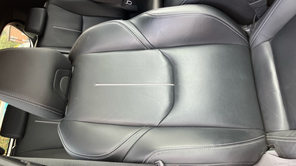 Lexus LBX 1.5 Takumi 5dr E-CVT AWD Hybrid Hatchback - Image 14