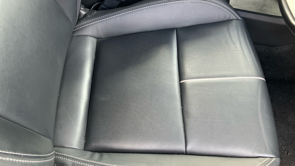 Lexus LBX 1.5 Takumi 5dr E-CVT AWD Hybrid Hatchback - Image 17