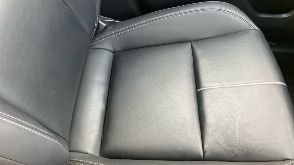 Lexus LBX 1.5 Takumi 5dr E-CVT AWD Hybrid Hatchback - Image 27