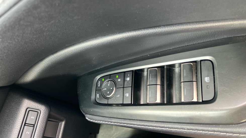 Lexus LBX 1.5 Takumi 5dr E-CVT AWD Hybrid Hatchback - Image 31