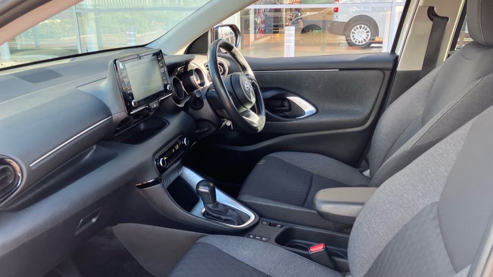 Toyota Yaris 1.5 Hybrid Design 5dr CVT Hybrid Hatchback - Image 5