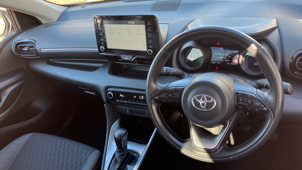Toyota Yaris 1.5 Hybrid Design 5dr CVT Hybrid Hatchback - Image 6