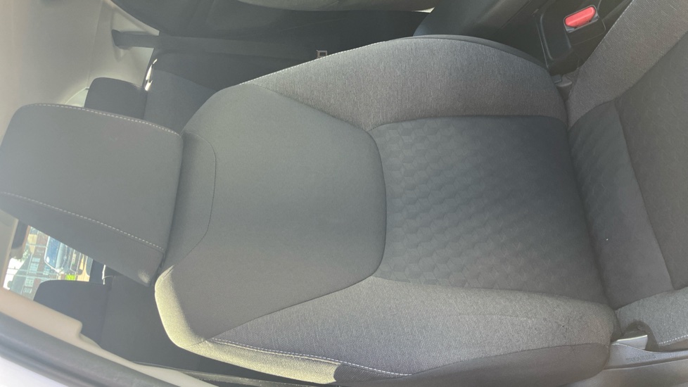 Toyota Yaris 1.5 Hybrid Design 5dr CVT Hybrid Hatchback - Image 14