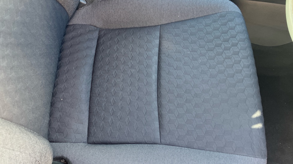 Toyota Yaris 1.5 Hybrid Design 5dr CVT Hybrid Hatchback - Image 17