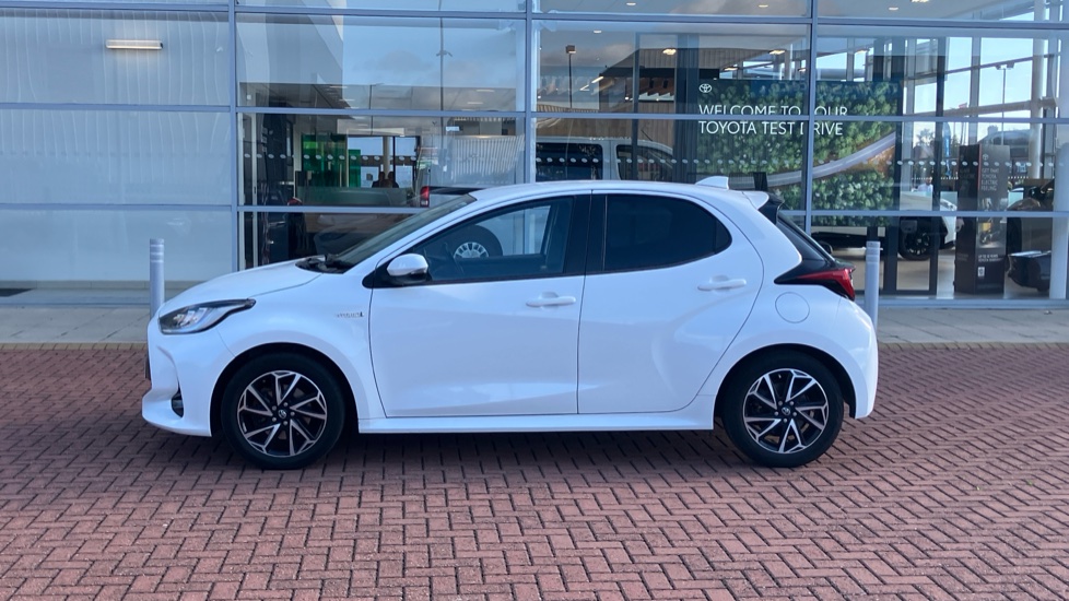 Toyota Yaris 1.5 Hybrid Design 5dr CVT Hybrid Hatchback - Image 24