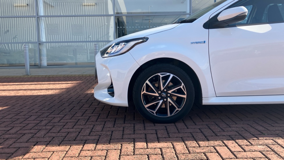 Toyota Yaris 1.5 Hybrid Design 5dr CVT Hybrid Hatchback - Image 25