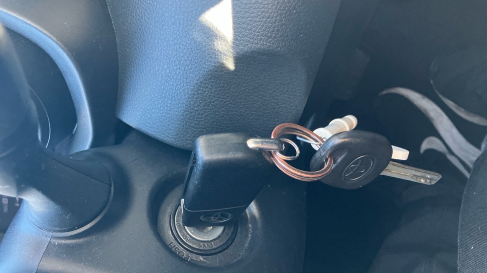 Toyota Yaris 1.5 Hybrid Design 5dr CVT Hybrid Hatchback - Image 28