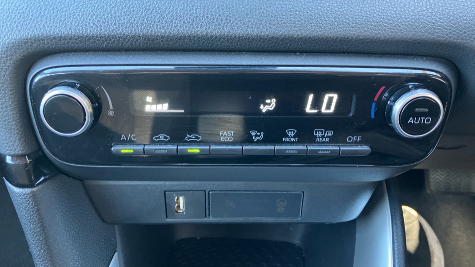 Toyota Yaris 1.5 Hybrid Design 5dr CVT Hybrid Hatchback - Image 33