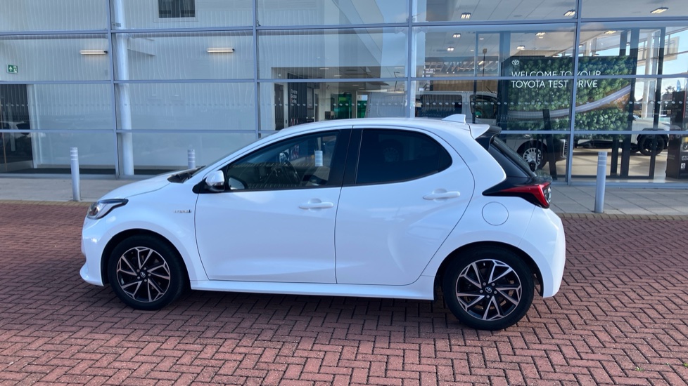 Toyota Yaris 1.5 Hybrid Design 5dr CVT Hybrid Hatchback - Image 49