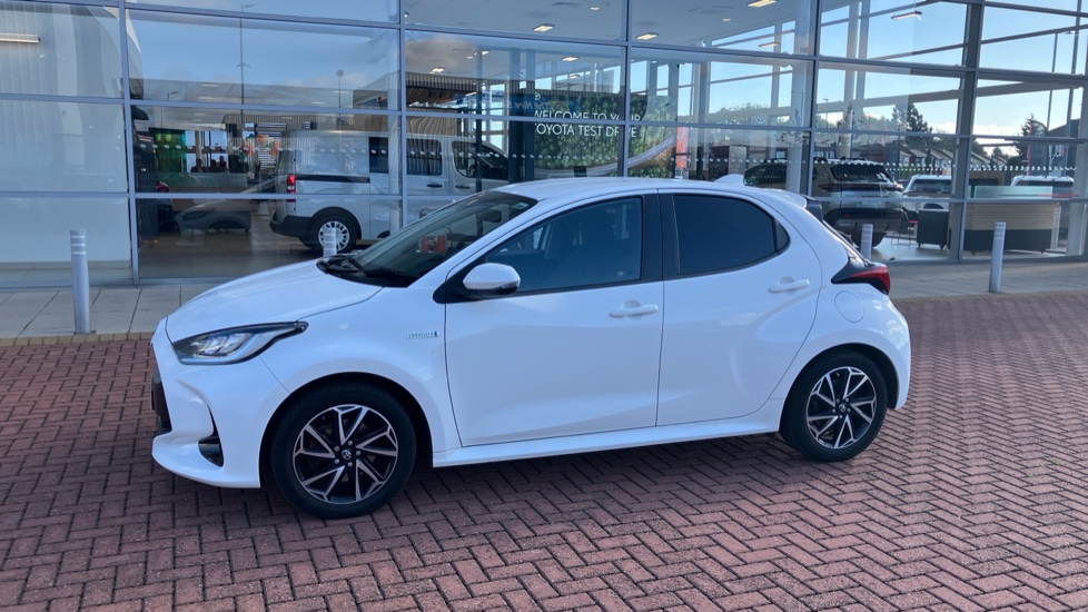 Toyota Yaris 1.5 Hybrid Design 5dr CVT Hybrid Hatchback - Image 50