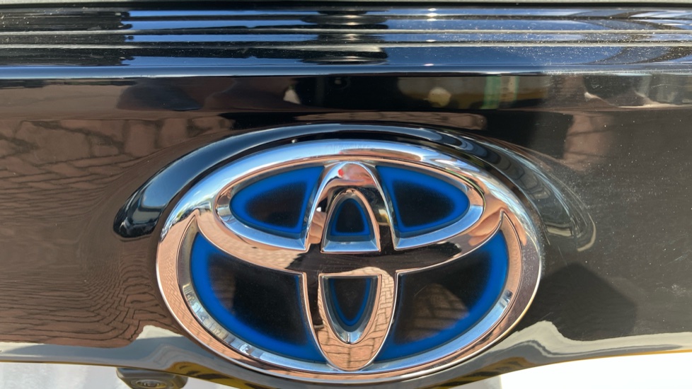 Toyota Yaris 1.5 Hybrid Design 5dr CVT Hybrid Hatchback - Image 52