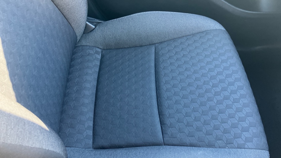 Toyota Yaris 1.5 Hybrid Design 5dr CVT Hybrid Hatchback - Image 56