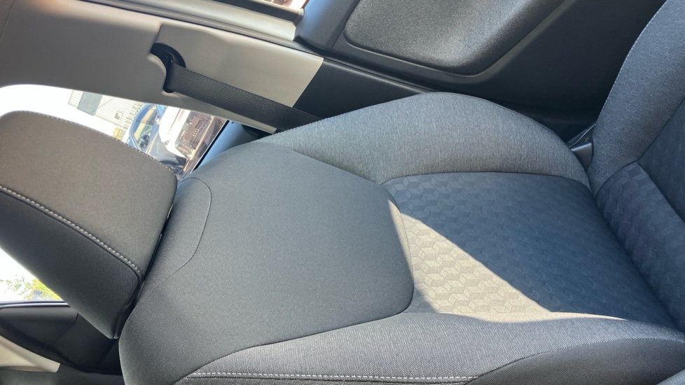 Toyota Yaris 1.5 Hybrid Design 5dr CVT Hybrid Hatchback - Image 57