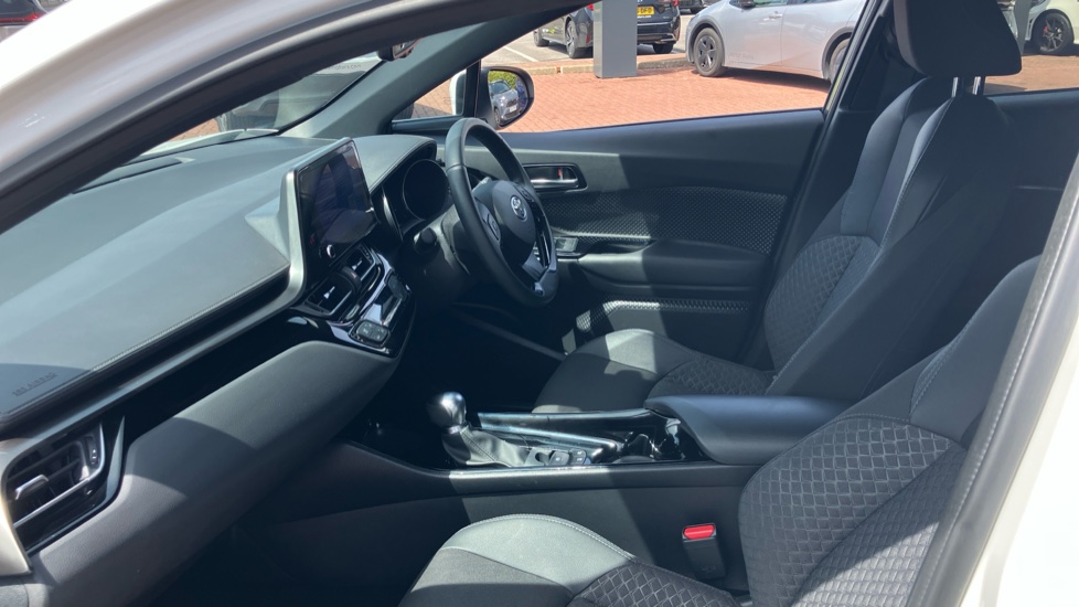 Toyota C-HR 1.8 Hybrid Design 5dr CVT Hybrid Hatchback - Image 5
