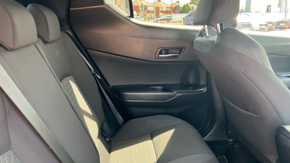 Toyota C-HR 1.8 Hybrid Design 5dr CVT Hybrid Hatchback - Image 8