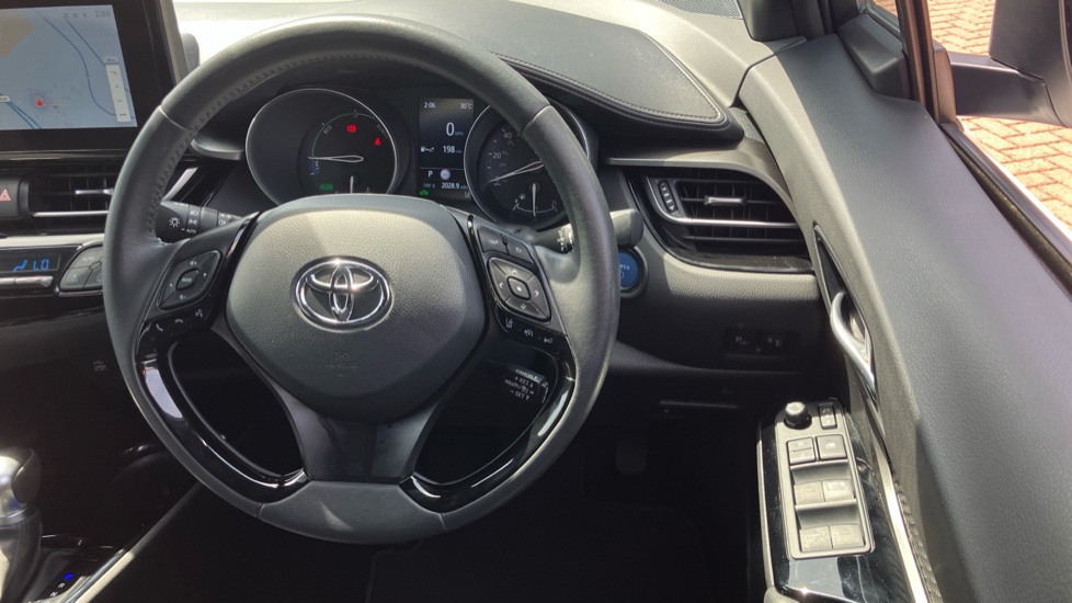 Toyota C-HR 1.8 Hybrid Design 5dr CVT Hybrid Hatchback - Image 10