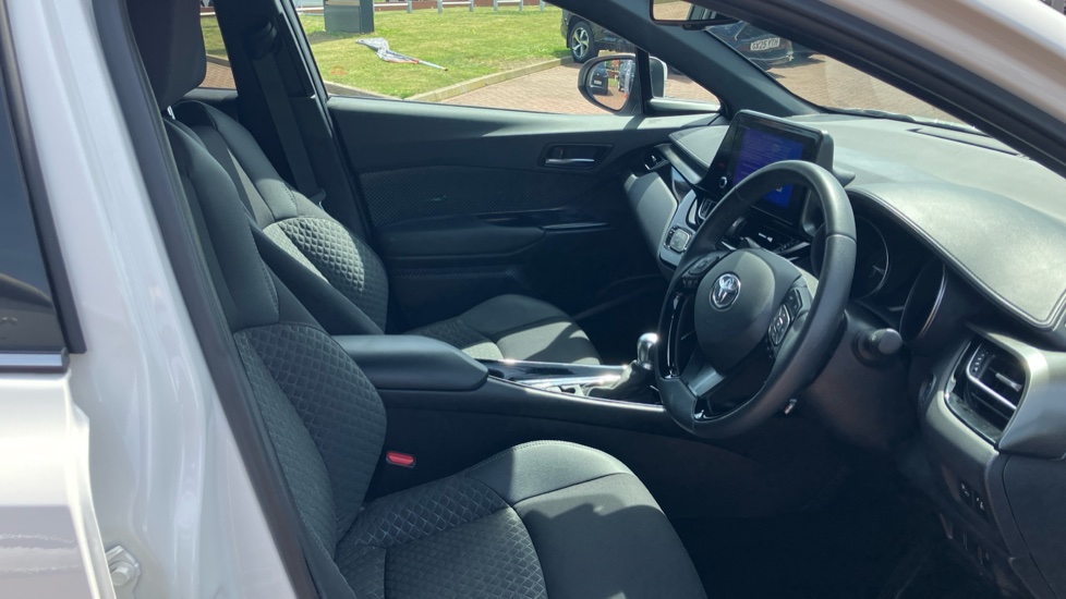 Toyota C-HR 1.8 Hybrid Design 5dr CVT Hybrid Hatchback - Image 12