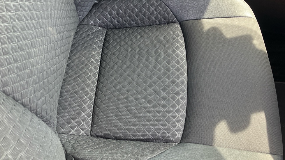 Toyota C-HR 1.8 Hybrid Design 5dr CVT Hybrid Hatchback - Image 17