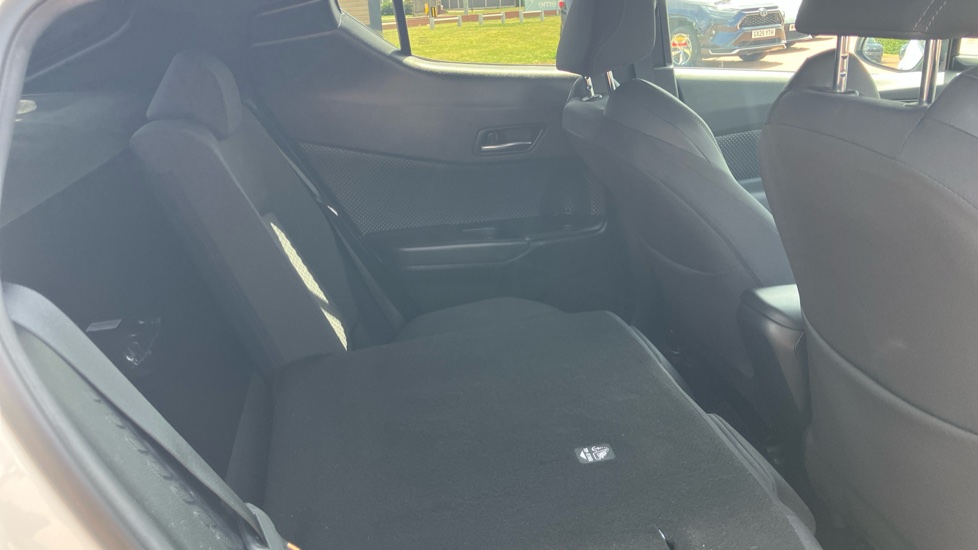Toyota C-HR 1.8 Hybrid Design 5dr CVT Hybrid Hatchback - Image 18