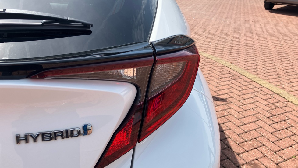 Toyota C-HR 1.8 Hybrid Design 5dr CVT Hybrid Hatchback - Image 21