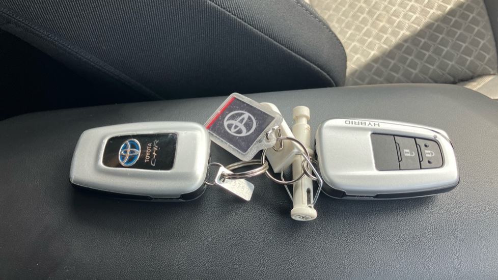 Toyota C-HR 1.8 Hybrid Design 5dr CVT Hybrid Hatchback - Image 28