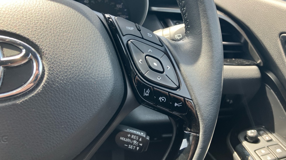 Toyota C-HR 1.8 Hybrid Design 5dr CVT Hybrid Hatchback - Image 29