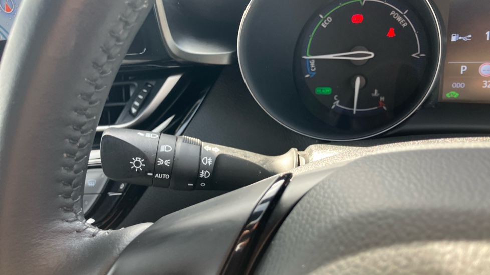 Toyota C-HR 1.8 Hybrid Design 5dr CVT Hybrid Hatchback - Image 31