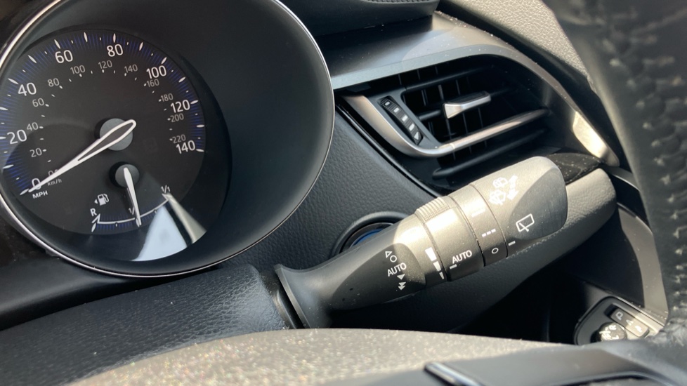 Toyota C-HR 1.8 Hybrid Design 5dr CVT Hybrid Hatchback - Image 32