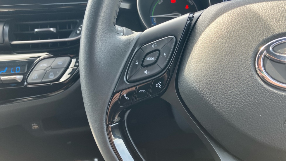 Toyota C-HR 1.8 Hybrid Design 5dr CVT Hybrid Hatchback - Image 34