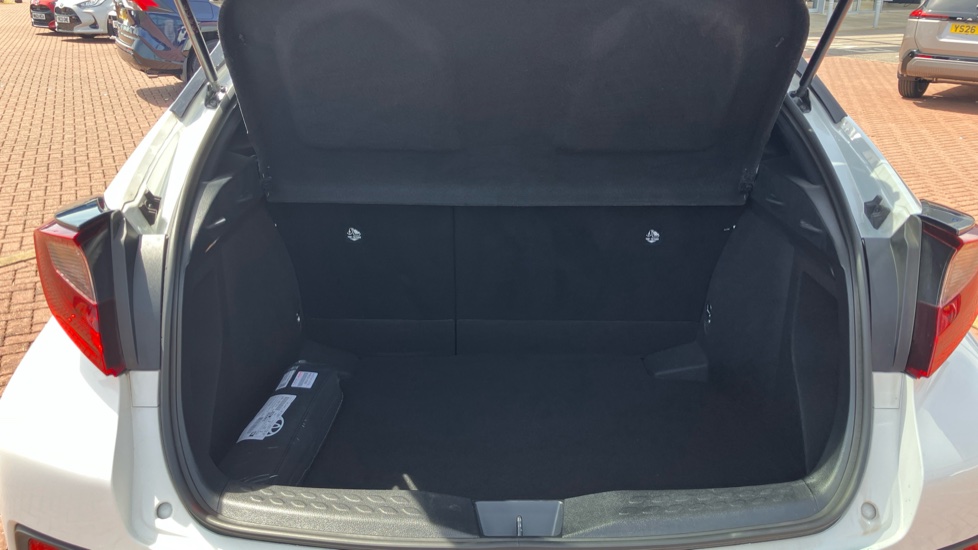 Toyota C-HR 1.8 Hybrid Design 5dr CVT Hybrid Hatchback - Image 46