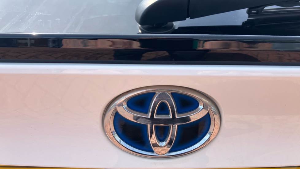 Toyota C-HR 1.8 Hybrid Design 5dr CVT Hybrid Hatchback - Image 49