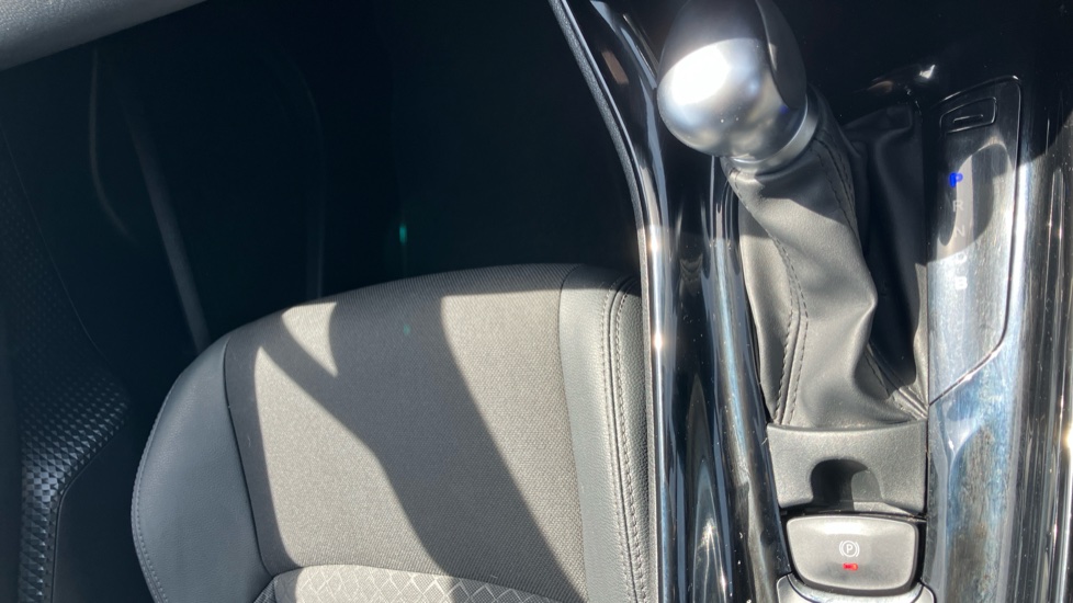 Toyota C-HR 1.8 Hybrid Design 5dr CVT Hybrid Hatchback - Image 57