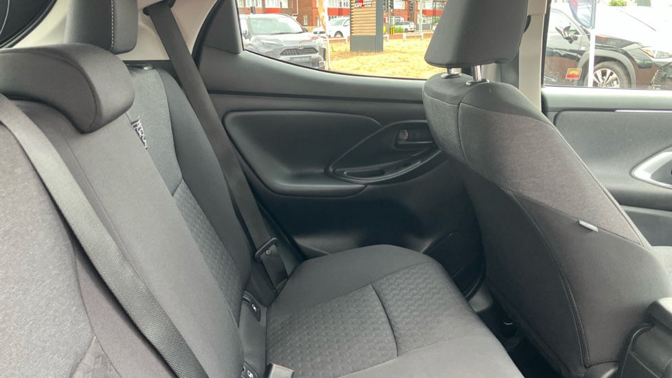Toyota Yaris 1.5 Hybrid Design 5dr CVT Hybrid Hatchback - Image 8