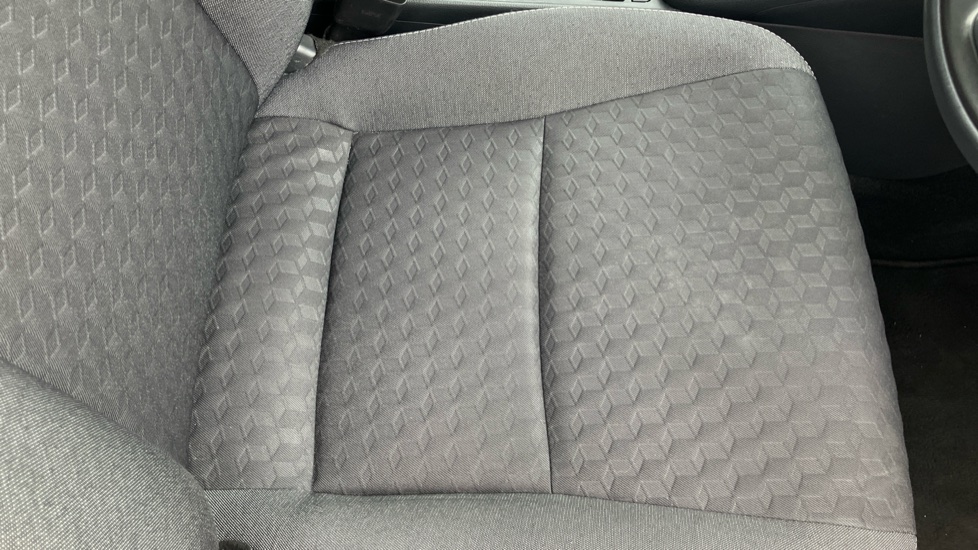 Toyota Yaris 1.5 Hybrid Design 5dr CVT Hybrid Hatchback - Image 17
