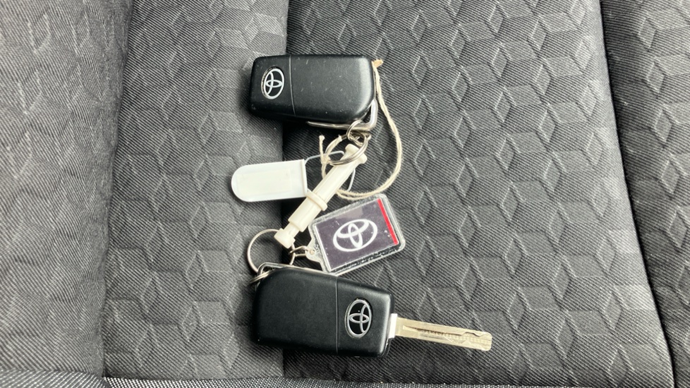 Toyota Yaris 1.5 Hybrid Design 5dr CVT Hybrid Hatchback - Image 28