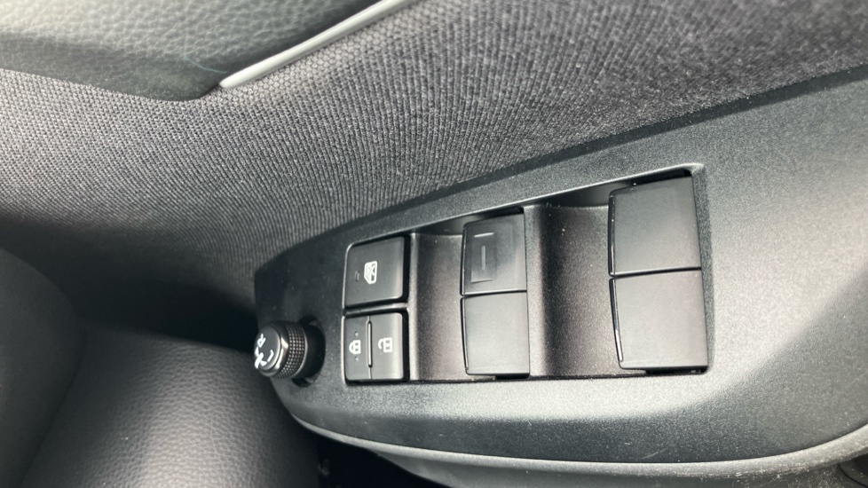 Toyota Yaris 1.5 Hybrid Design 5dr CVT Hybrid Hatchback - Image 30