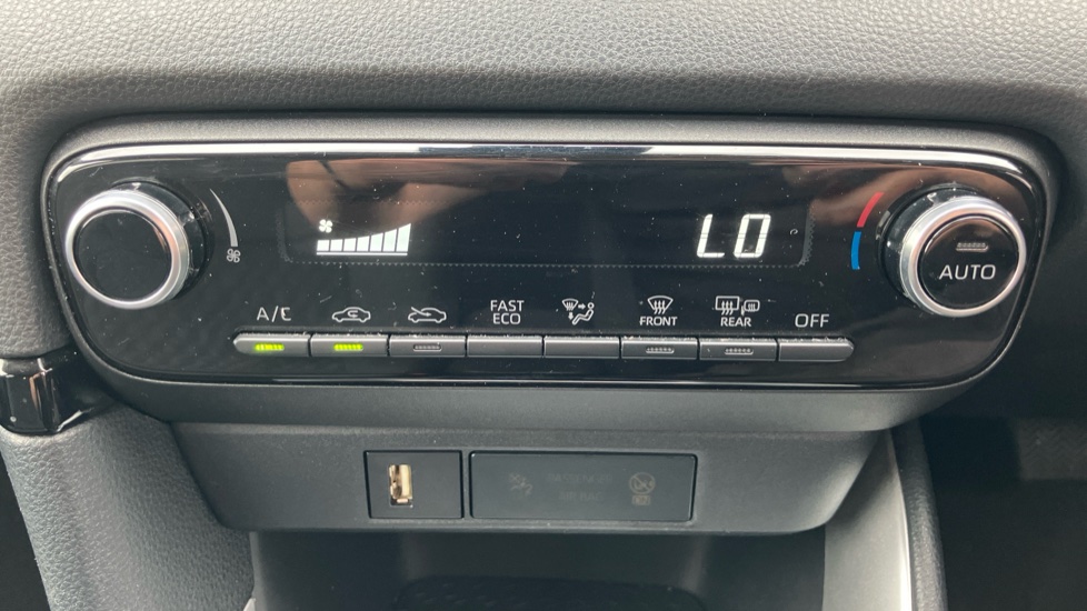 Toyota Yaris 1.5 Hybrid Design 5dr CVT Hybrid Hatchback - Image 33