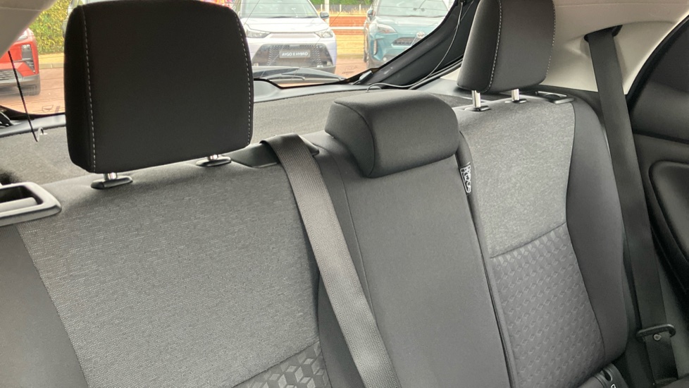 Toyota Yaris 1.5 Hybrid Design 5dr CVT Hybrid Hatchback - Image 35