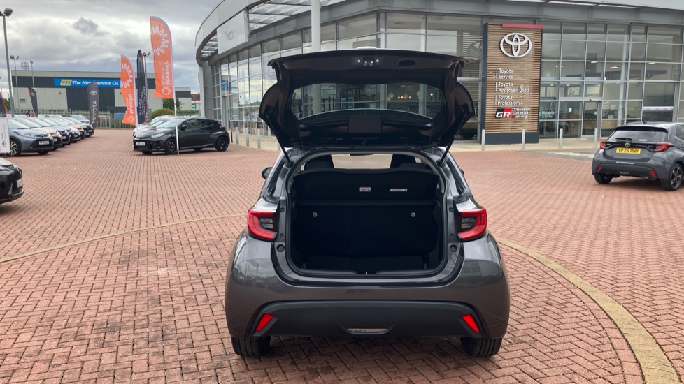 Toyota Yaris 1.5 Hybrid Design 5dr CVT Hybrid Hatchback - Image 55