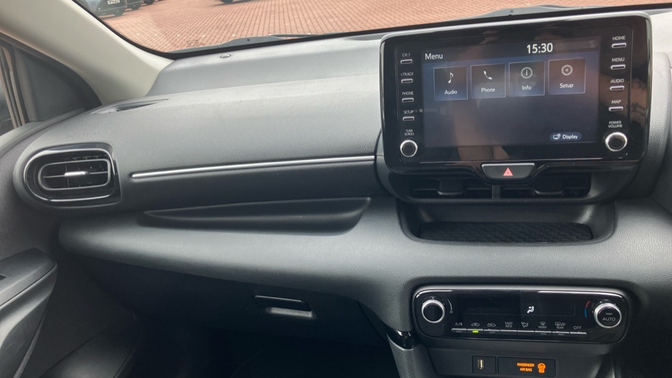 Toyota Yaris 1.5 Hybrid Design 5dr CVT Hybrid Hatchback - Image 57