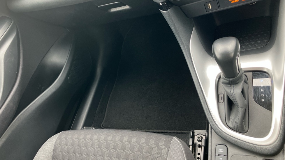 Toyota Yaris 1.5 Hybrid Design 5dr CVT Hybrid Hatchback - Image 58