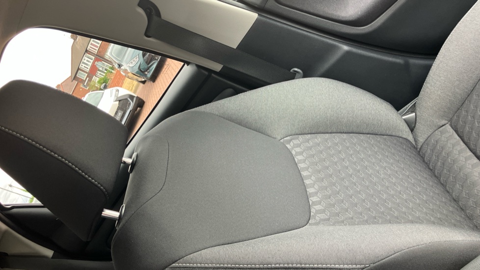 Toyota Yaris 1.5 Hybrid Design 5dr CVT Hybrid Hatchback - Image 59