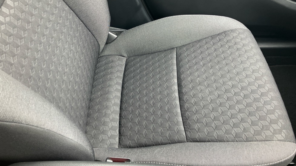 Toyota Yaris 1.5 Hybrid Design 5dr CVT Hybrid Hatchback - Image 60