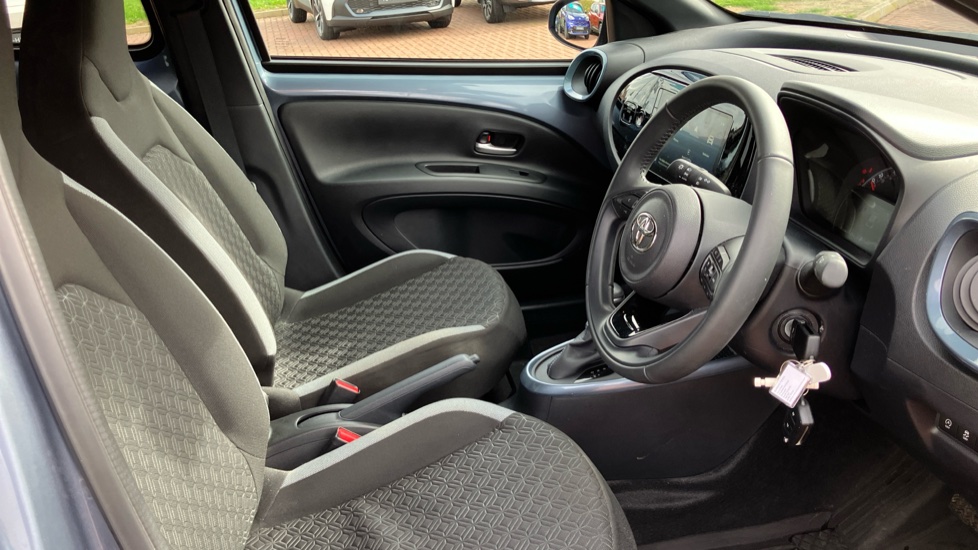 Toyota Aygo X 1.0 VVT-i Edge 5dr Auto Petrol Hatchback - Image 12