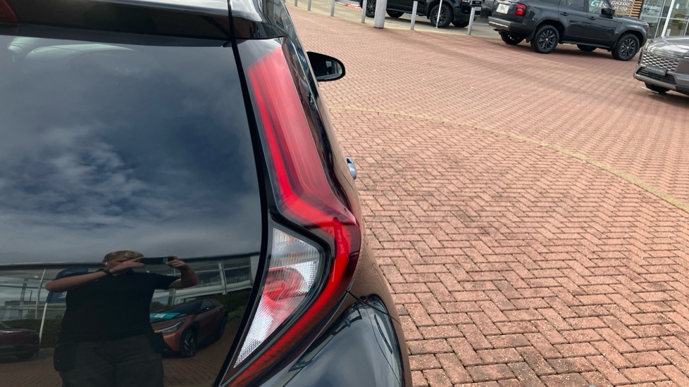 Toyota Aygo X 1.0 VVT-i Edge 5dr Auto Petrol Hatchback - Image 21