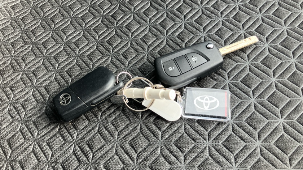 Toyota Aygo X 1.0 VVT-i Edge 5dr Auto Petrol Hatchback - Image 28