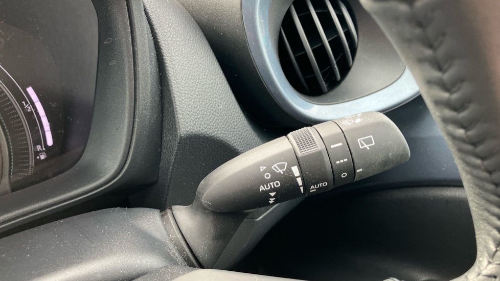 Toyota Aygo X 1.0 VVT-i Edge 5dr Auto Petrol Hatchback - Image 32